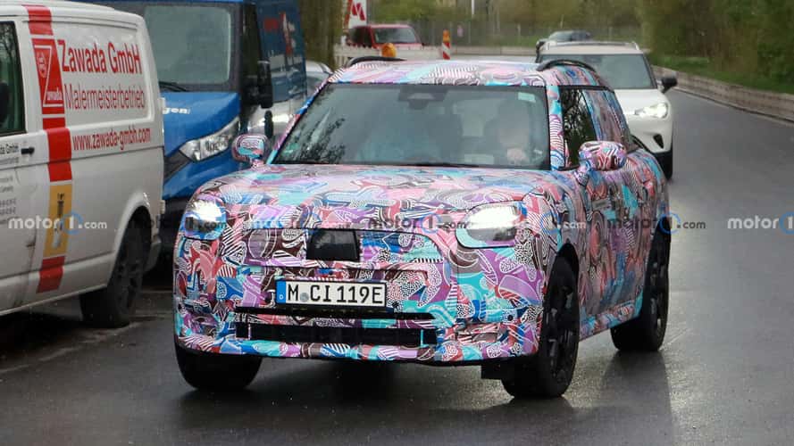 Le MINI Countryman électrique aperçu sur la route pour de nouveaux essais