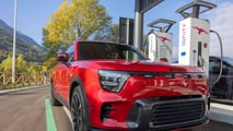 La smart #5 ricarica nella prima stazione autostradale per auto elettriche