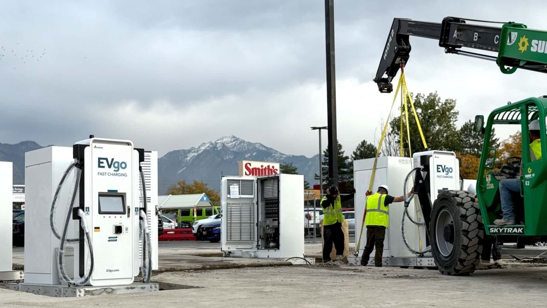 Thousands Of High-Power EV Chargers Are Coming To Your Favorite Supermarket's Parking Lot