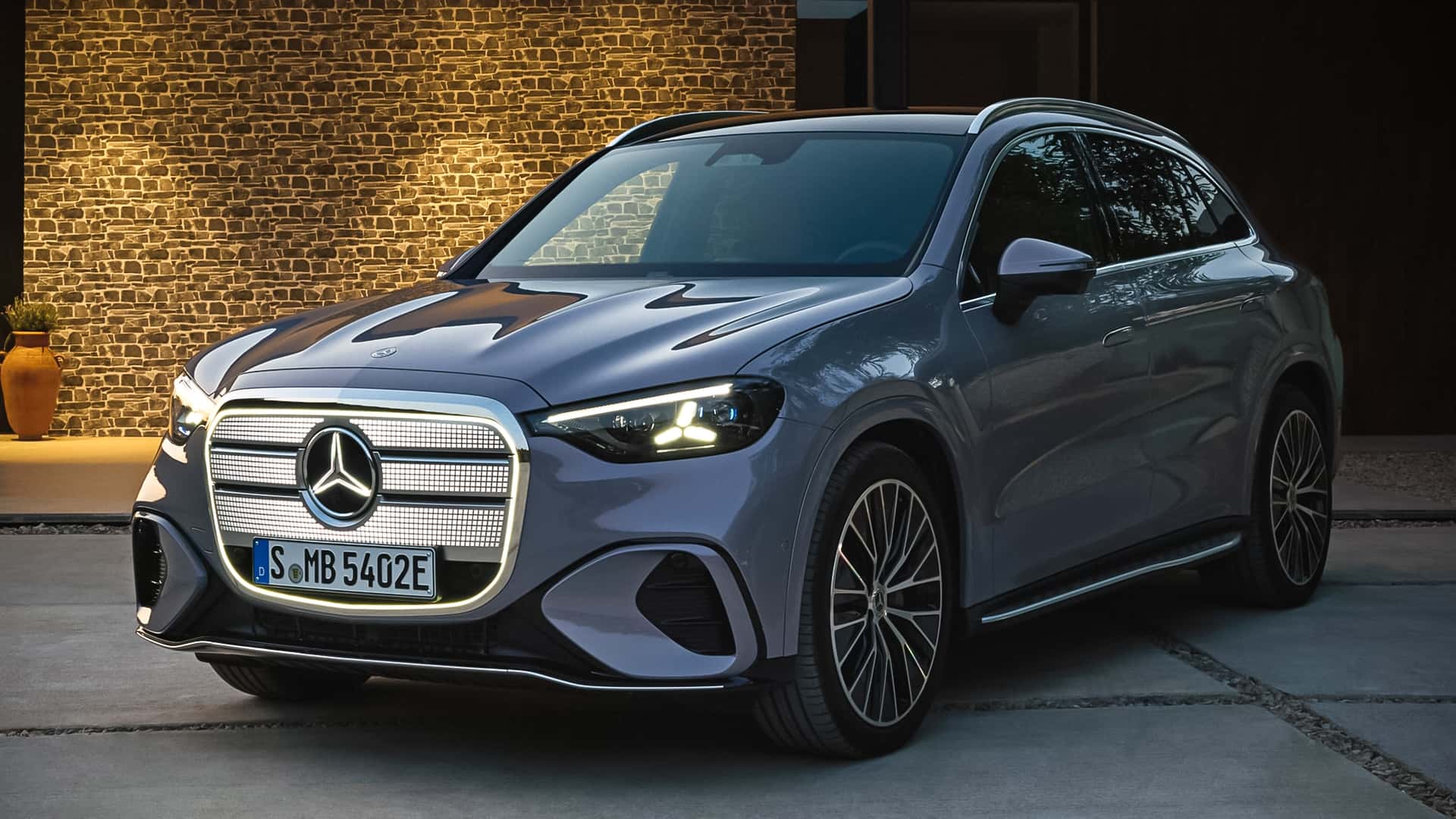 Mercedes-Benz GLC Beralih ke Listrik dengan Statistik yang Mengagumkan