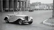 MG TD em corrida de rua no Rio (1954)