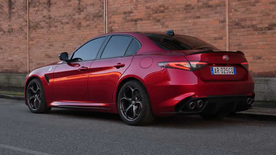 alfa-romeo-giulia-quadrifoglio-collezione-2025.webp