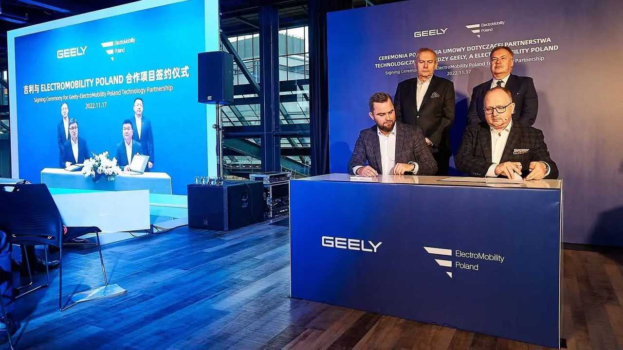 La firma dell'accordo