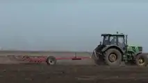 Agricoltori ucraini: coltivano e aiutano l'esercito
