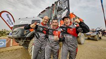 Van Kasteren, Rodewald e Snijders, il team Iveco-De Rooy vincitore in categoria Trucks.  Foto @A.S.O.