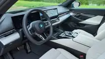 BMW i5 eDrive40 Touring (2024) nel test