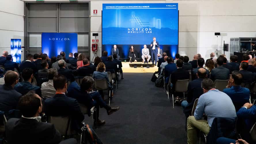 L'Intelligenza Artificiale quota il noleggio a lungo termine