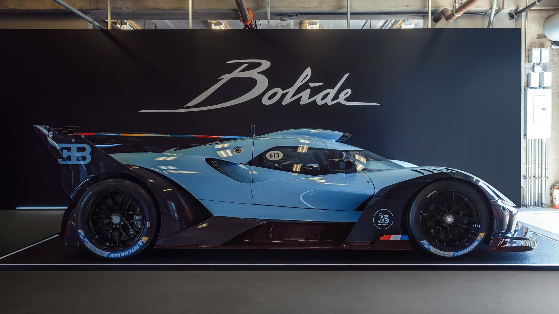 https://cdn.motor1.com/images/mgl/0eKoVW/s1/bugatti-bolide-100-year-anniversary-edition-in-laguna-seca.jpg