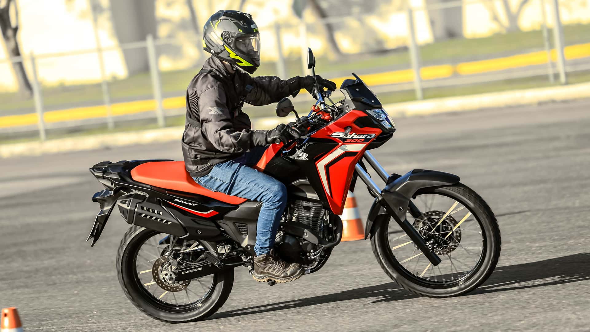 saharaページ Sahara 300 ABS - Honda Motopark