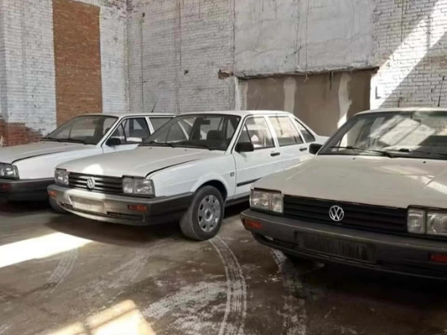 Chineses encontram diversos VW Santana abandonados: todos 2012 e 0km