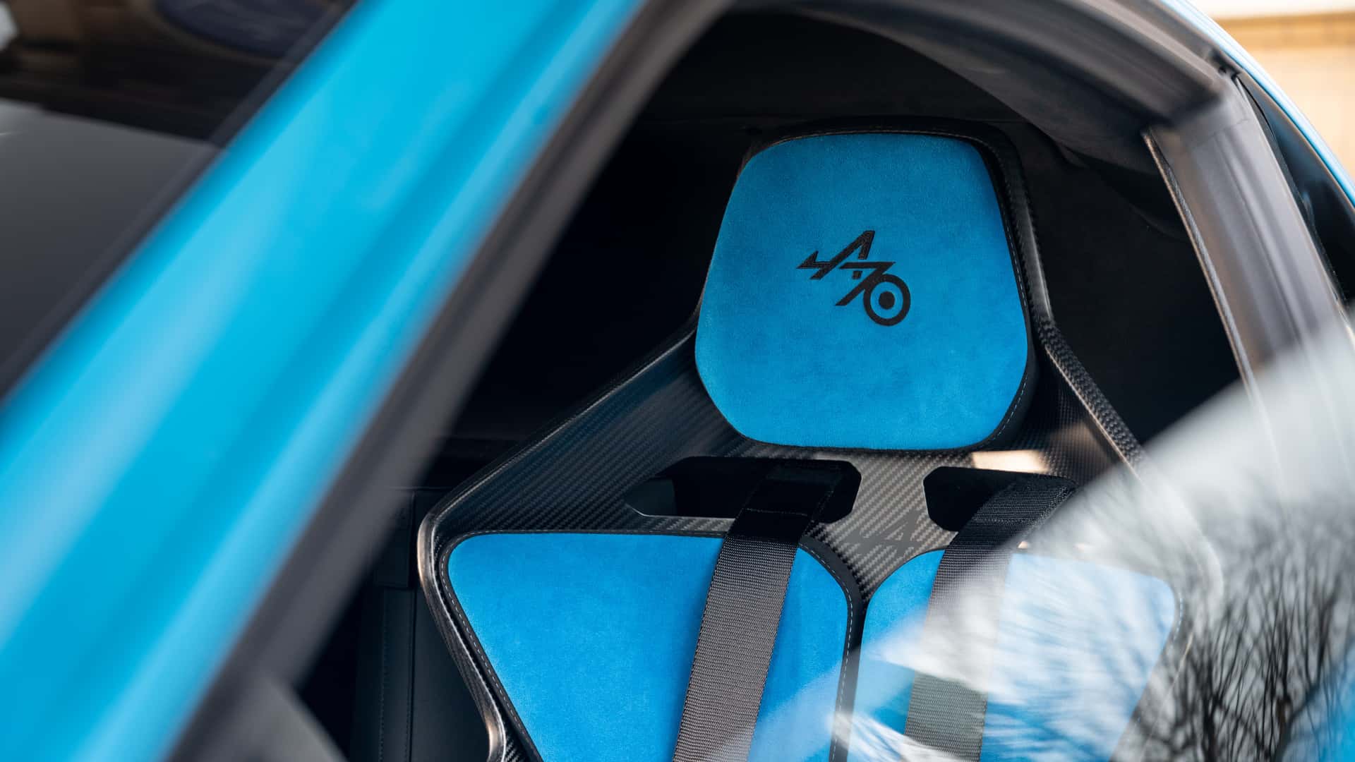 https://cdn.motor1.com/images/mgl/0eO40z/s1/alpine-a110-r-70.jpg