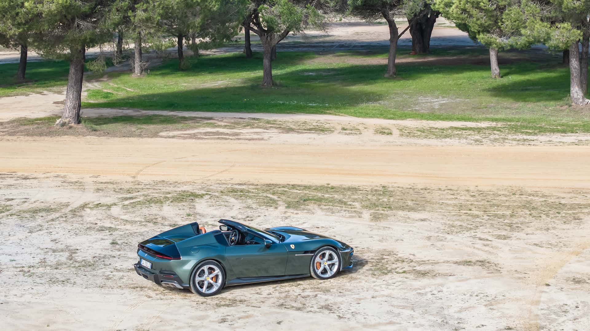 https://cdn.motor1.com/images/mgl/0eO449/s1/2025-ferrari-12cilindri-spider-first-drive-review.jpg