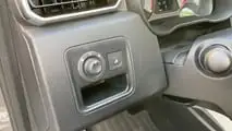 Teste Renault Duster Iconic Plus 1.3 TCe 2026 - controle de espelhos e monitor de ponto cego