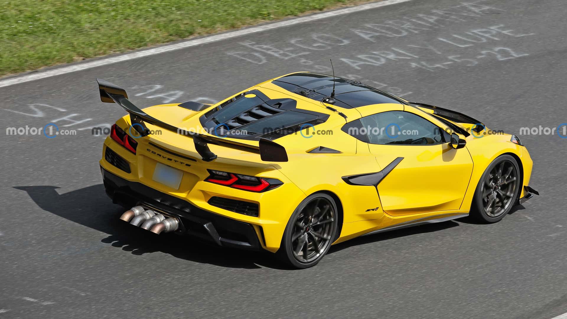 https://cdn.motor1.com/images/mgl/0eOwj2/s1/2026-chevrolet-c8-corvette-zora-spy-shots-undisguised-exterior-51.jpg