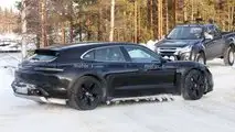 Porsche Taycan restyling, le foto spia delle diverse varianti