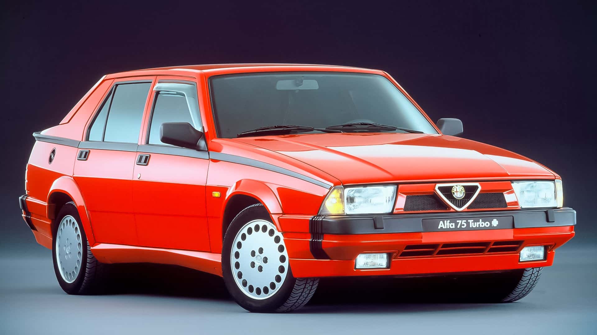 トリプル9 1/18 アルファロメオ 75 1991 (レッド) 1/18 Triple9 1991 Alfa Romeo 75 (Red) Car Model