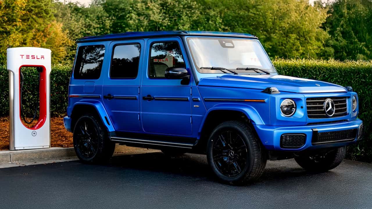Mercedes-Benz G580 at Tesla Supercharger