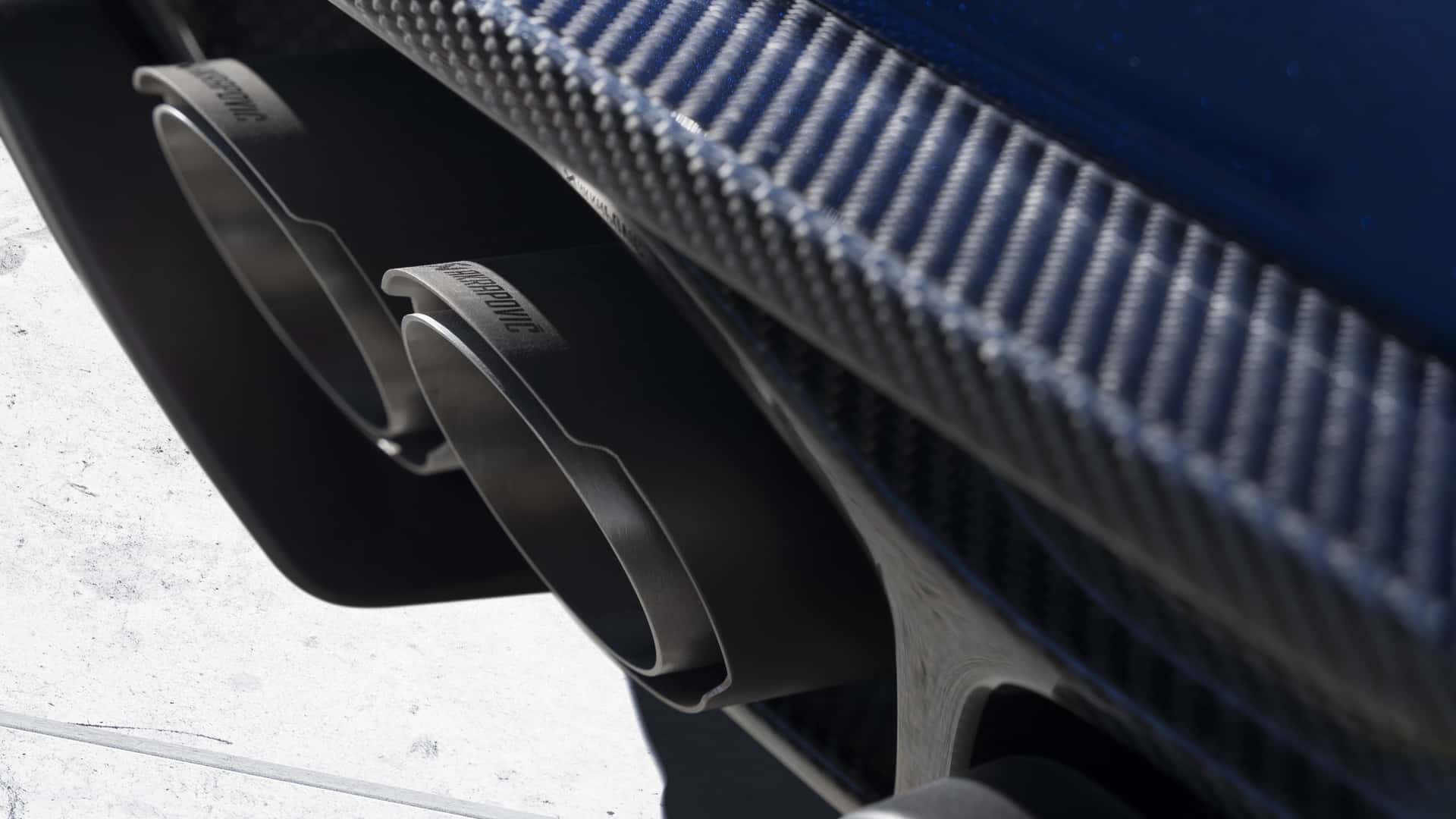 https://cdn.motor1.com/images/mgl/0eWQbV/s1/alpine-a110-r-ultime.jpg