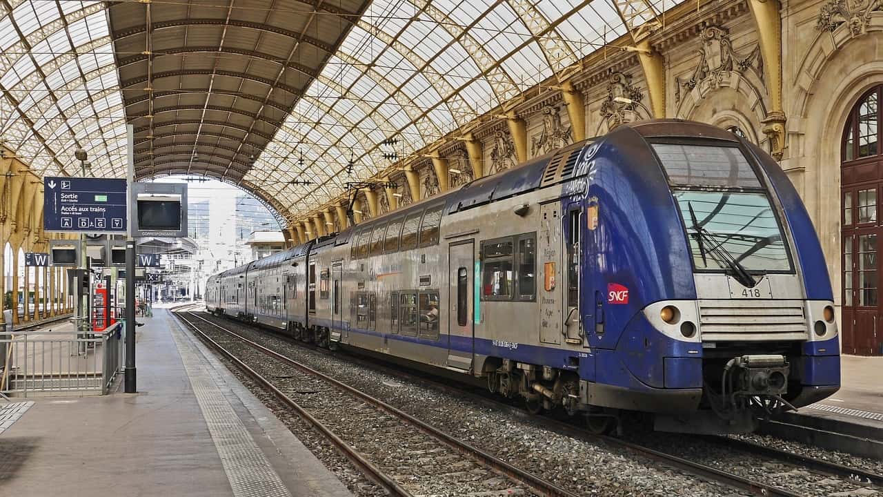 station-concourse-4605489_1280