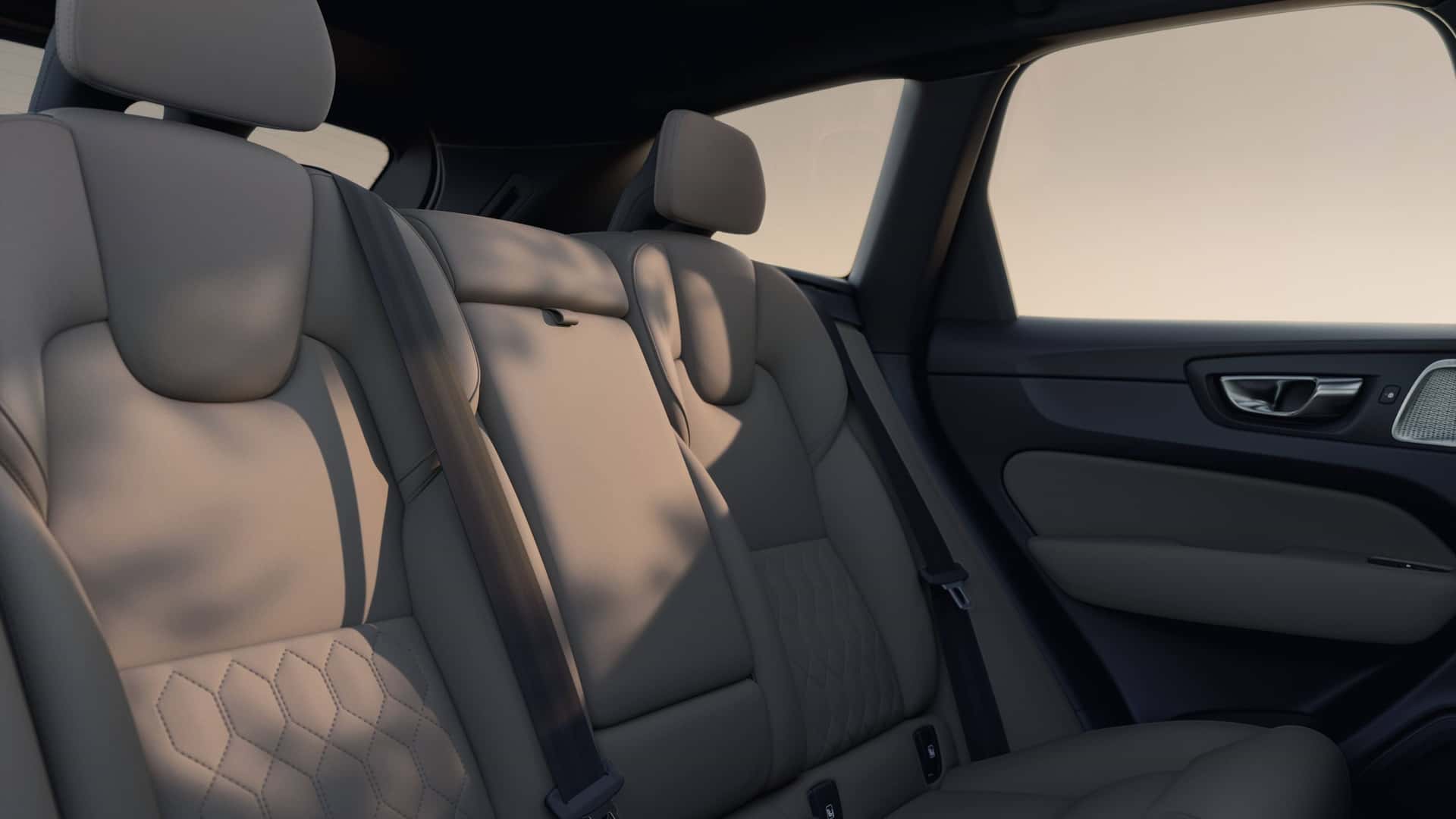 https://cdn.motor1.com/images/mgl/0eWok2/s1/2026-volvo-xc60.jpg