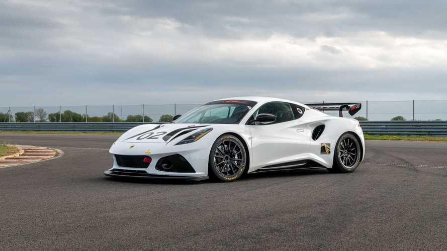 Lotus Emira GT4'ün örtüsü kalktı!