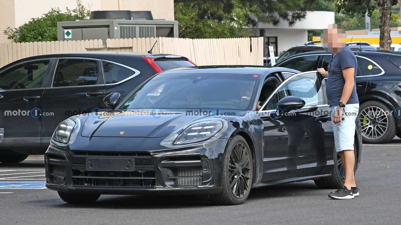 Foto spia delle ruote Centerlock prototipo Porsche Panamera