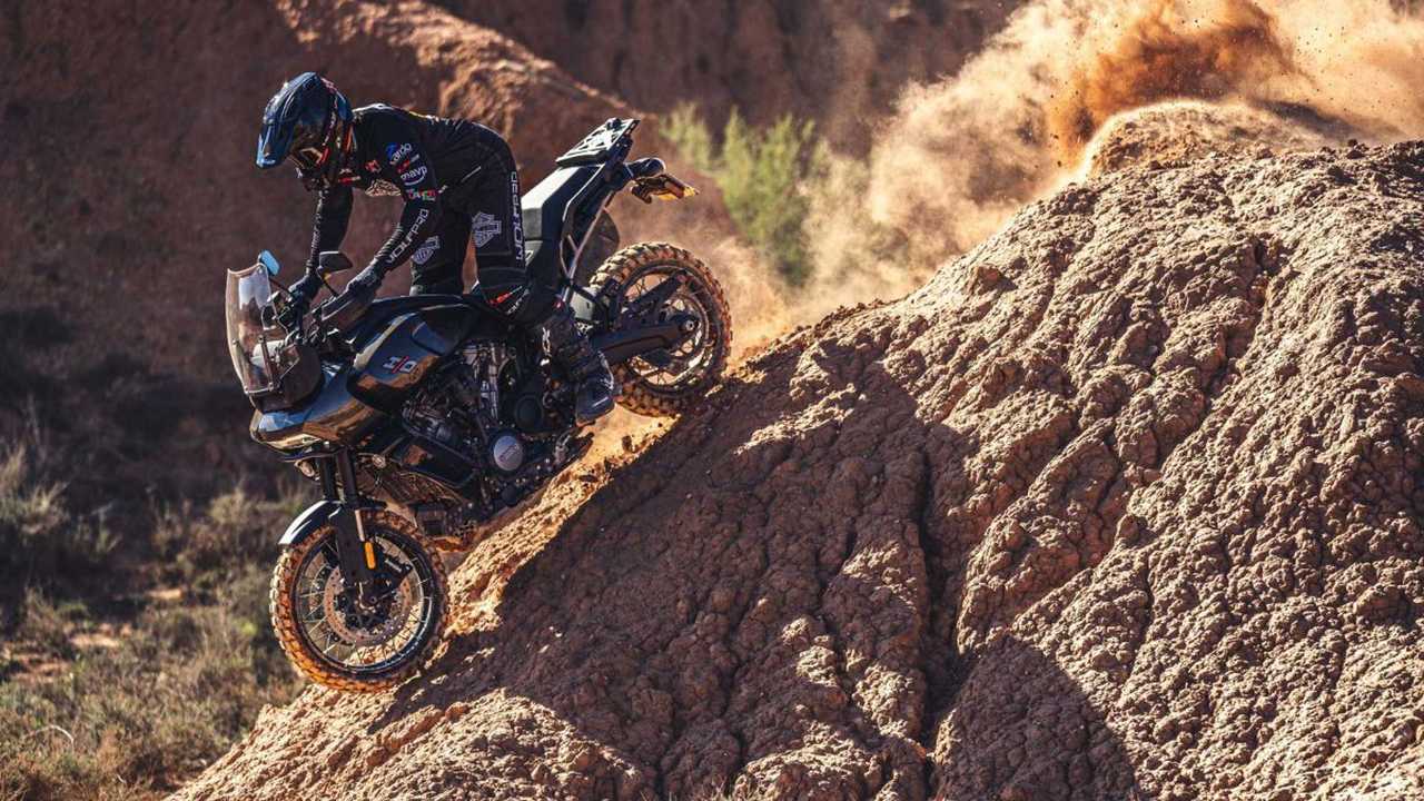 Harley-Davidson Pan America 1250 en la Baja Aragón España