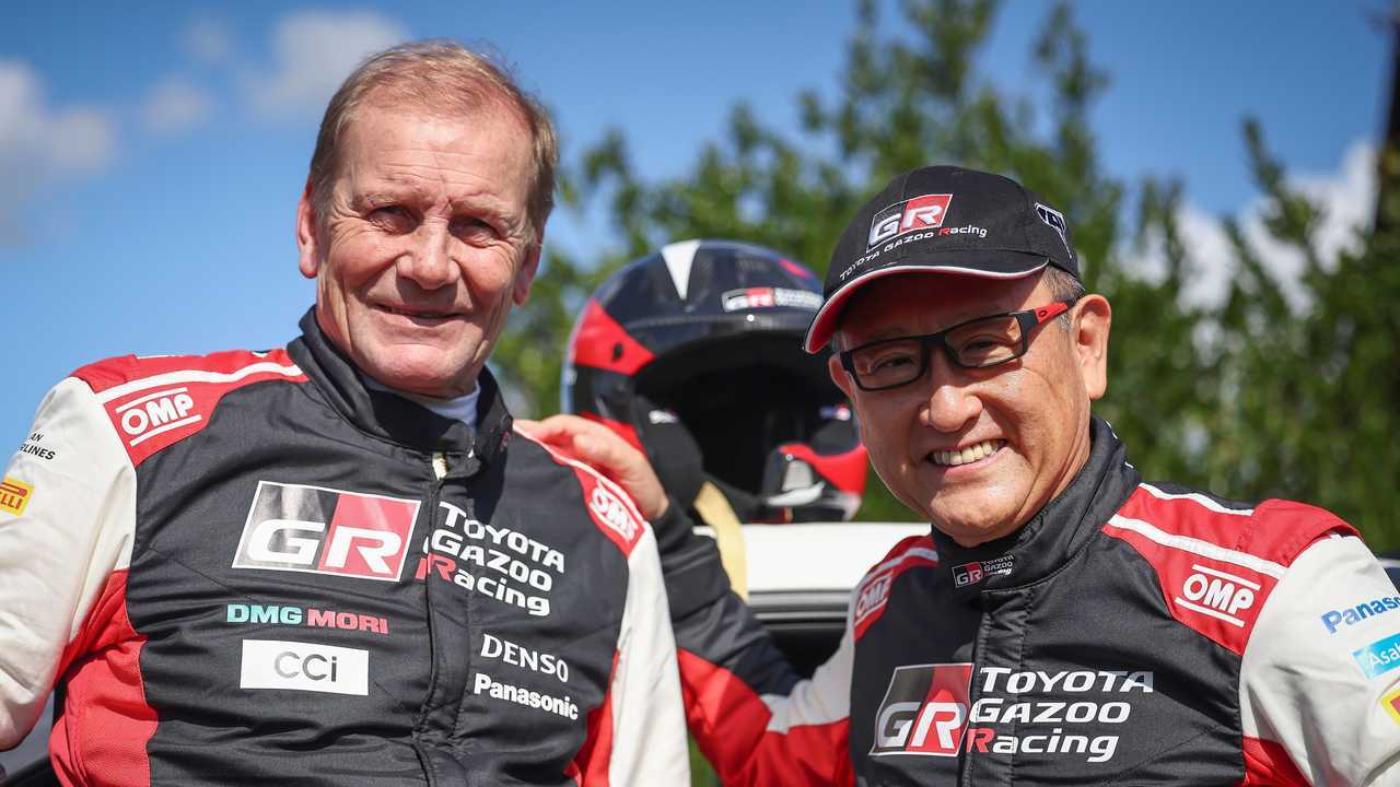 Akio Toyoda guida la Toyota GR Yaris H2 al Rally di Ypres