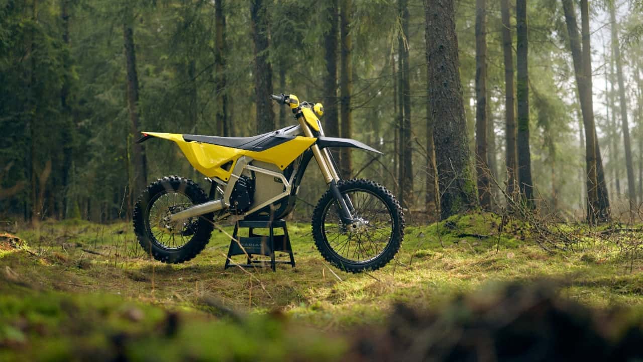 This EV Dirt Bike Has as Much Horsepower as a Stark, And Easy-Swapped Batteries