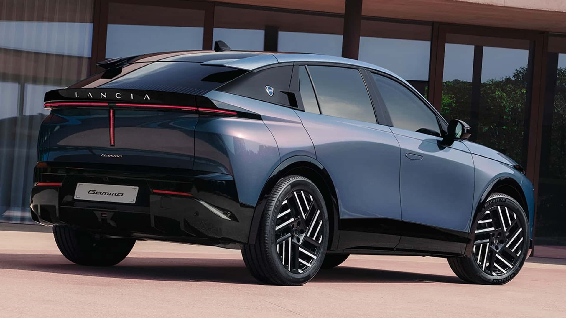 لانچیا گاما 2026 رسماً به عنوان SUV فست بک تا 375 اسب بخار با قدرت هیبریدی و برقی بازگشته است. لانچیا گاما 2026 رسماً به عنوان SUV فست بک تا 375 اسب بخار با قدرت هیبریدی و برقی بازگشته است.