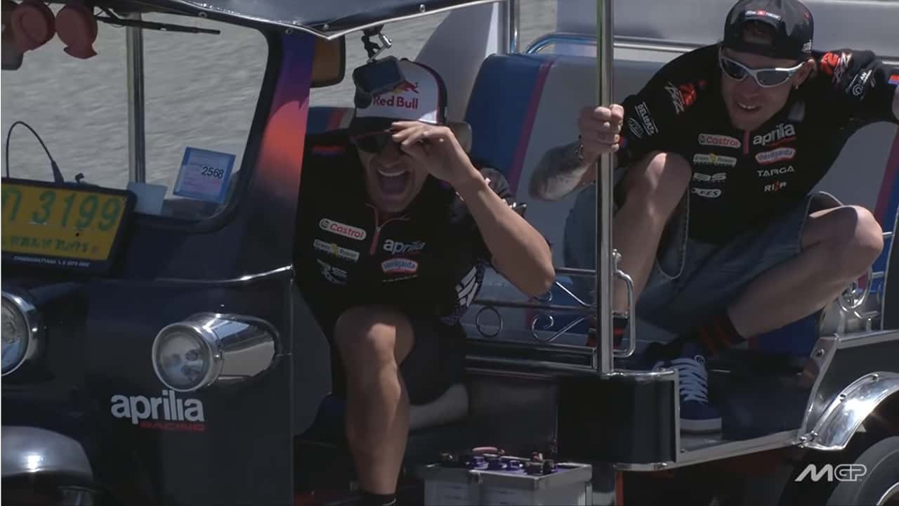 Гран-при MotoGP 2026 года стартовал с громкого события: челлендж Tuk-Tuk на высотe