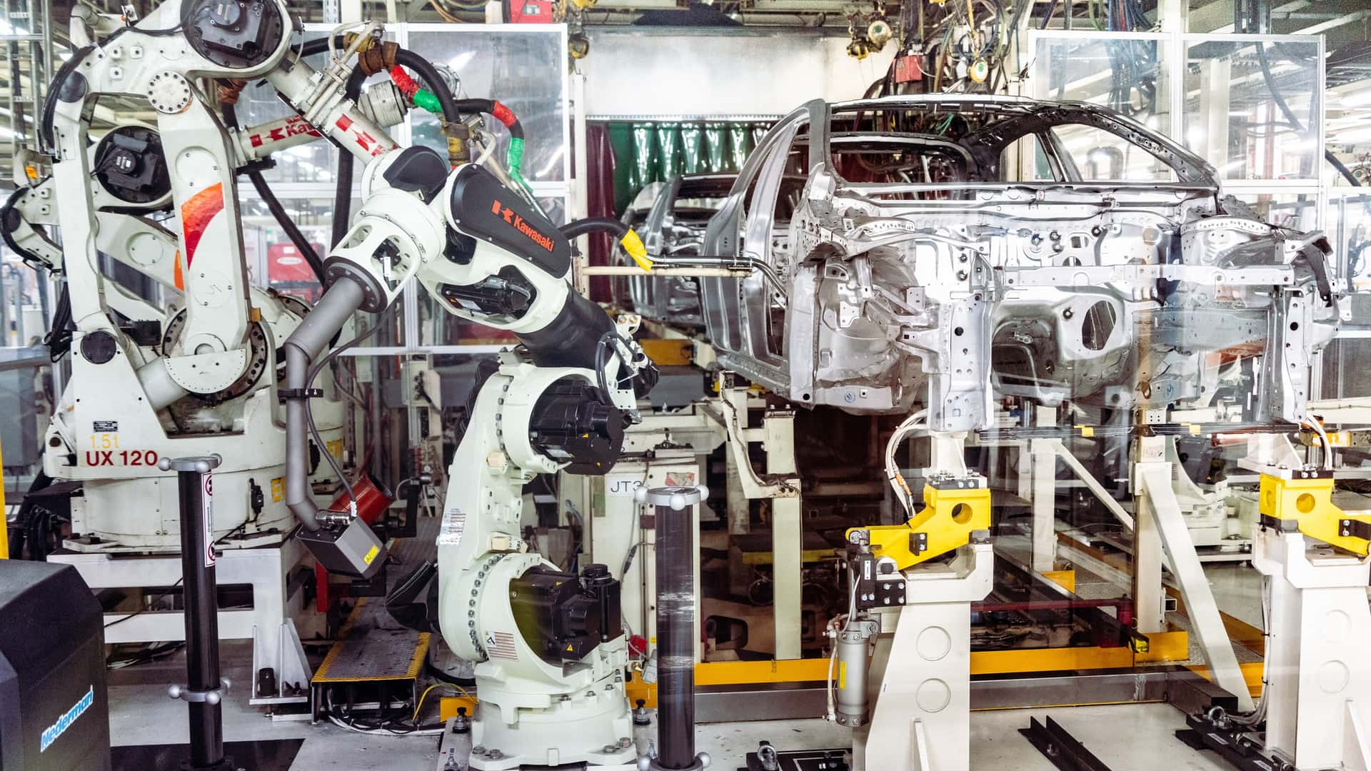 https://cdn.motor1.com/images/mgl/0eg8rz/s1/toyota-gr-corolla-uk-plant-tour.jpg