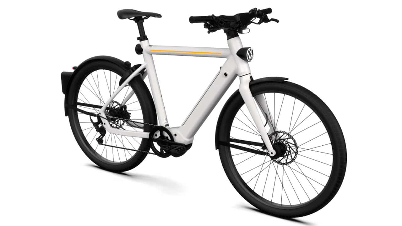 E-rower Volkswagena z kamerą wsteczną i inteligentnym kaskiem nawigacyjnym