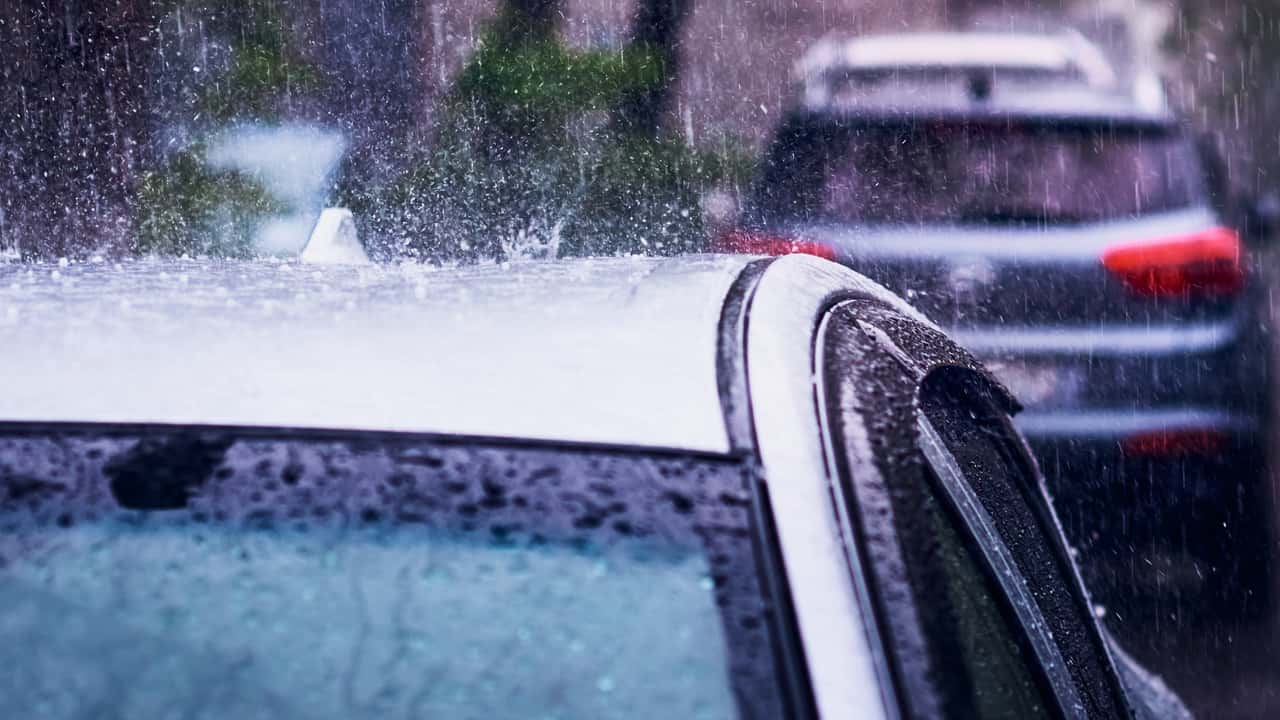 Allarme A13: grandine distrugge auto, conto fino a 10.000 euro