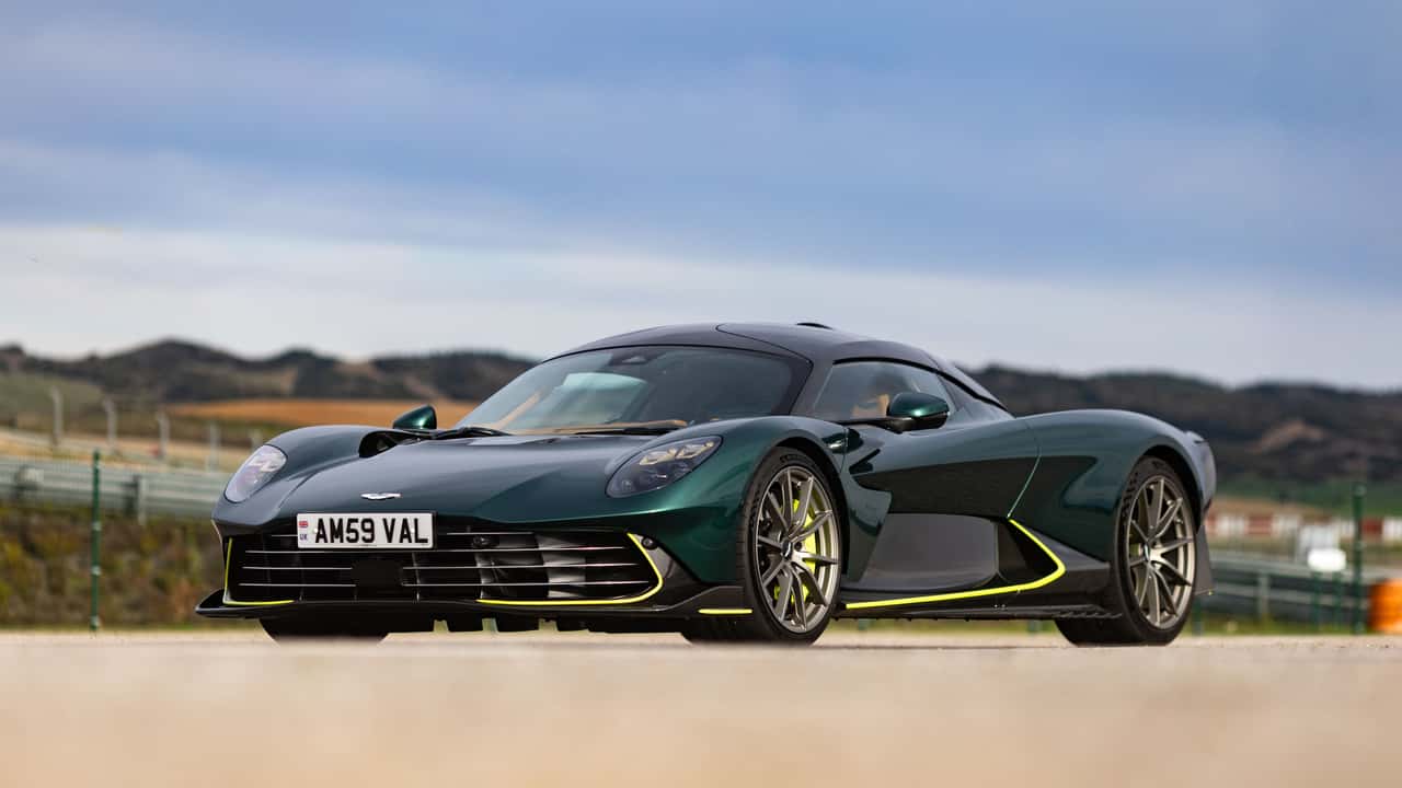 2026 أستون مارتن فالهالا