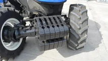 Né le pendenze né gli attrezzi combinati fermano il New Holland T4.110F SuperSteer: potenza, idraulica generosa e BlueCab 4 per i trattamenti