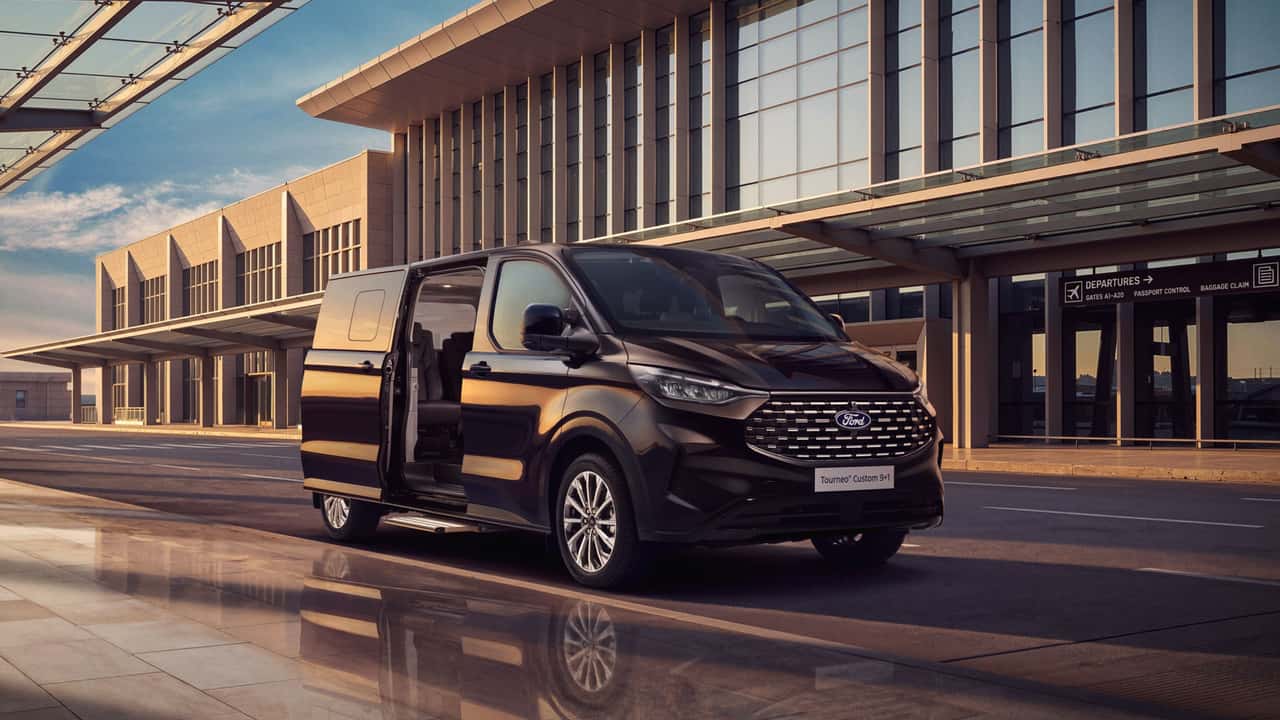 Yeni Ford Tourneo Custom'ın 9+1 versiyonu satışa sunuluyor