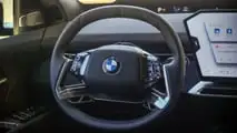 BMW iX3 50 xDrive (2026) in prova