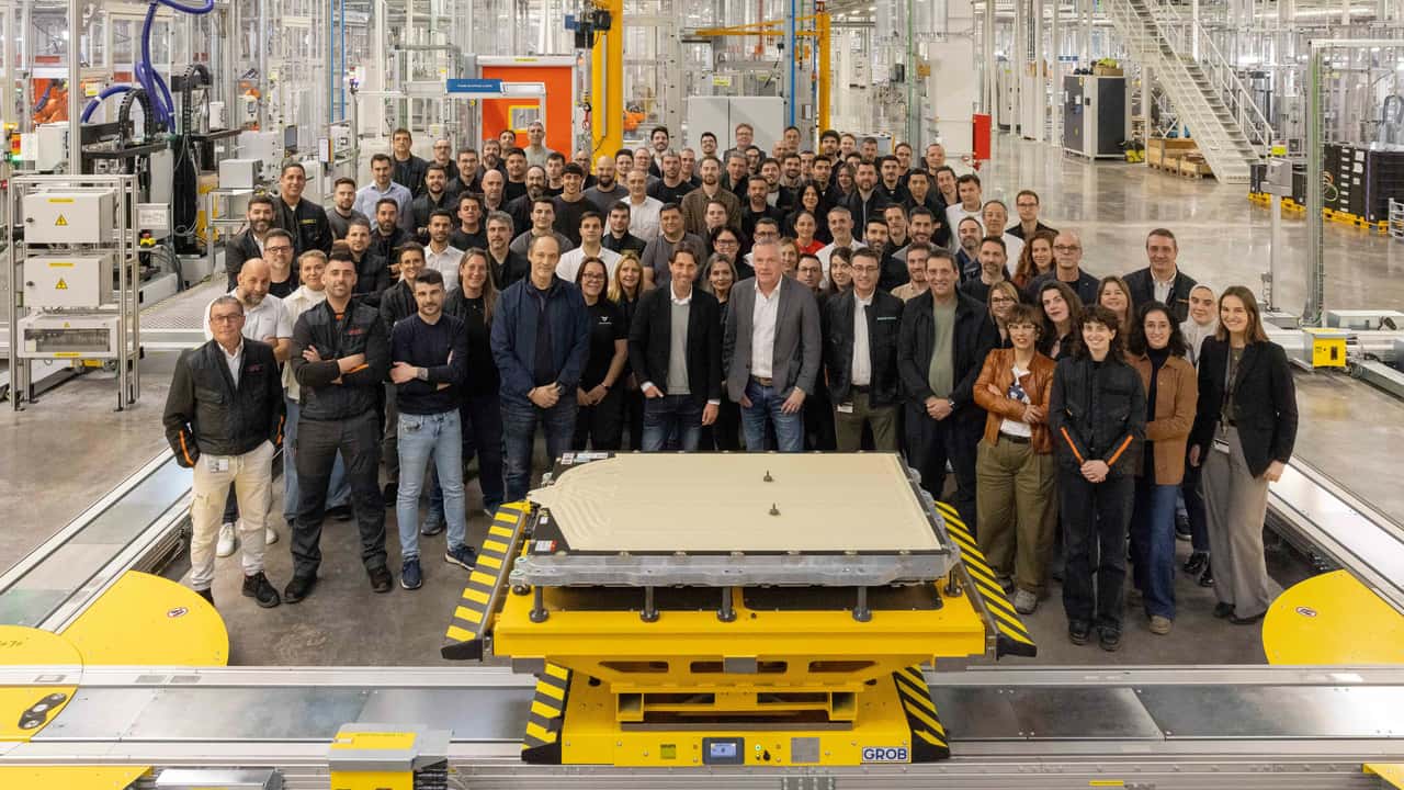 Seat und Cupra beginnen mit der Serienfertigung von Batteriesystemen