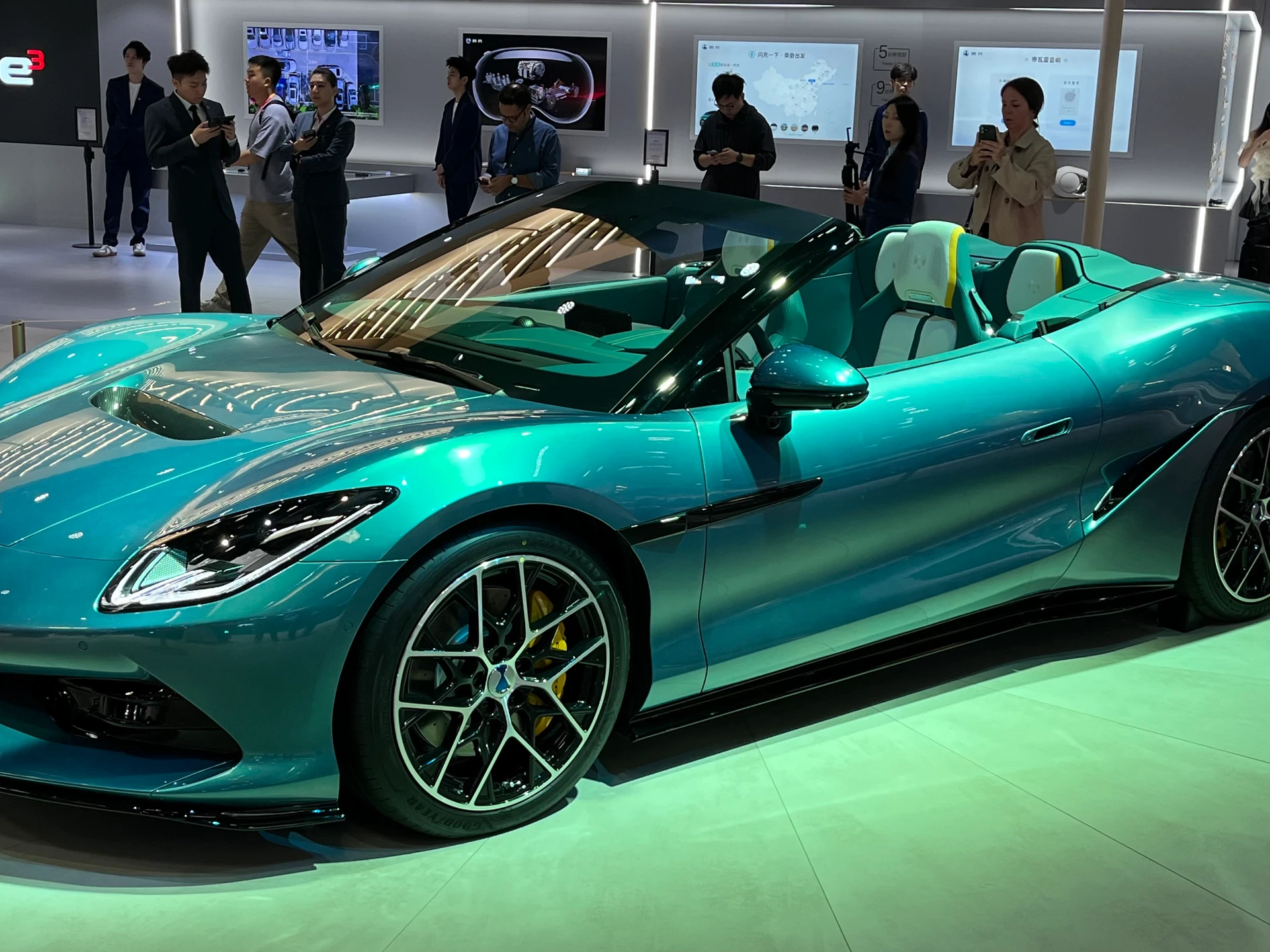 BYD's Denza Z Is The 1,000-HP Roadster Tesla Refuses To Build