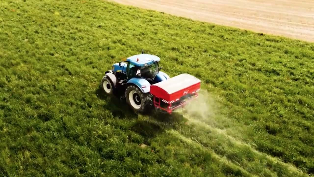 Integrazione di etichette digitali e ISOBUS dl sistema trattore attrezzatura per il dosaggio dei fertilizzanti