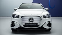Mercedes C 400 4Matic EQ (2026): Das Exterieur in Opalite White 