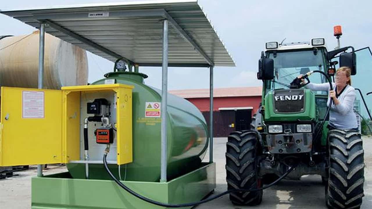 Tutto quello che serve sapere sui contenitori-distributori di gasolio in azienda agricola: normativa vigente, obblighi di sicurezza e novità 2026