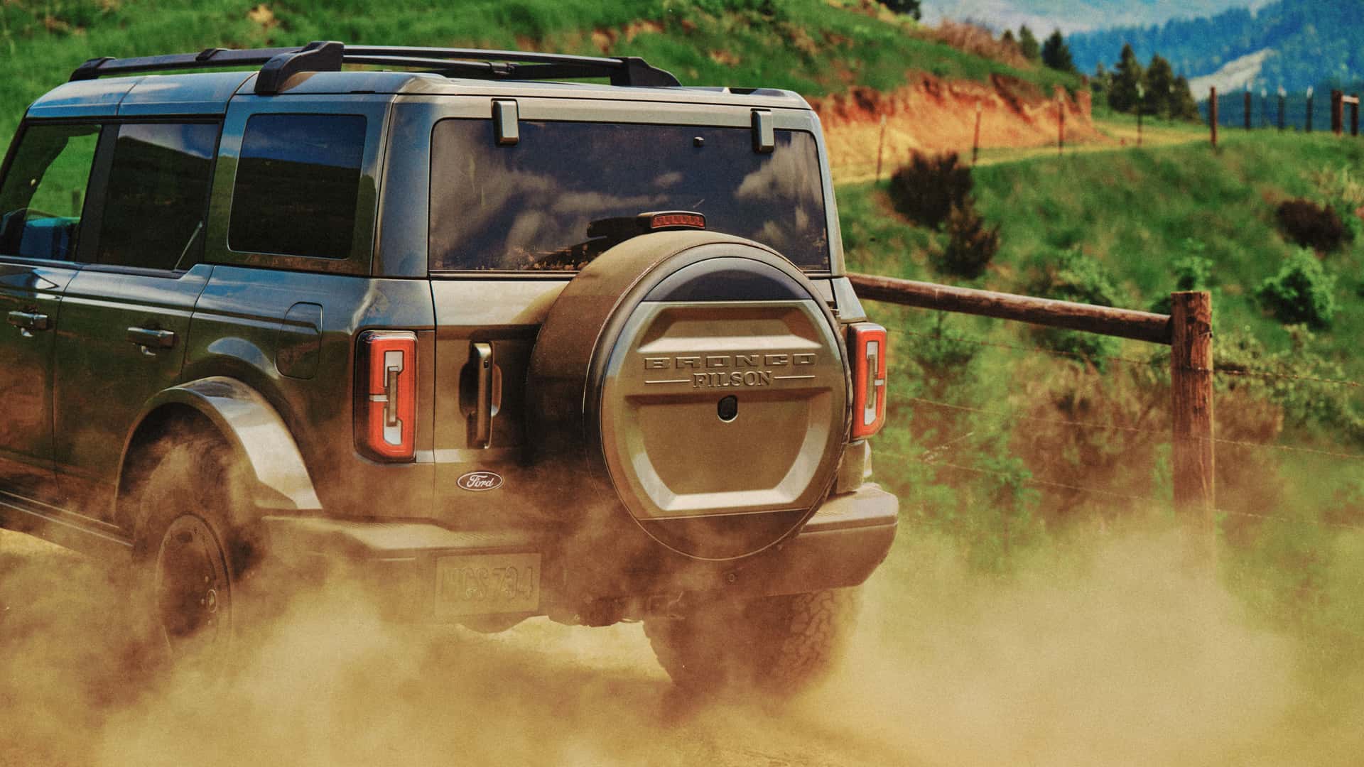 https://cdn.motor1.com/images/mgl/0egqJz/s1/2027-ford-bronco-filson.jpg