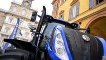 New Holland porta al Motor Valley Fest 2026 il robot autonomo R4 e il trattore T7.340 HD da 340 CV: automazione, IA e connettività al centro della scena