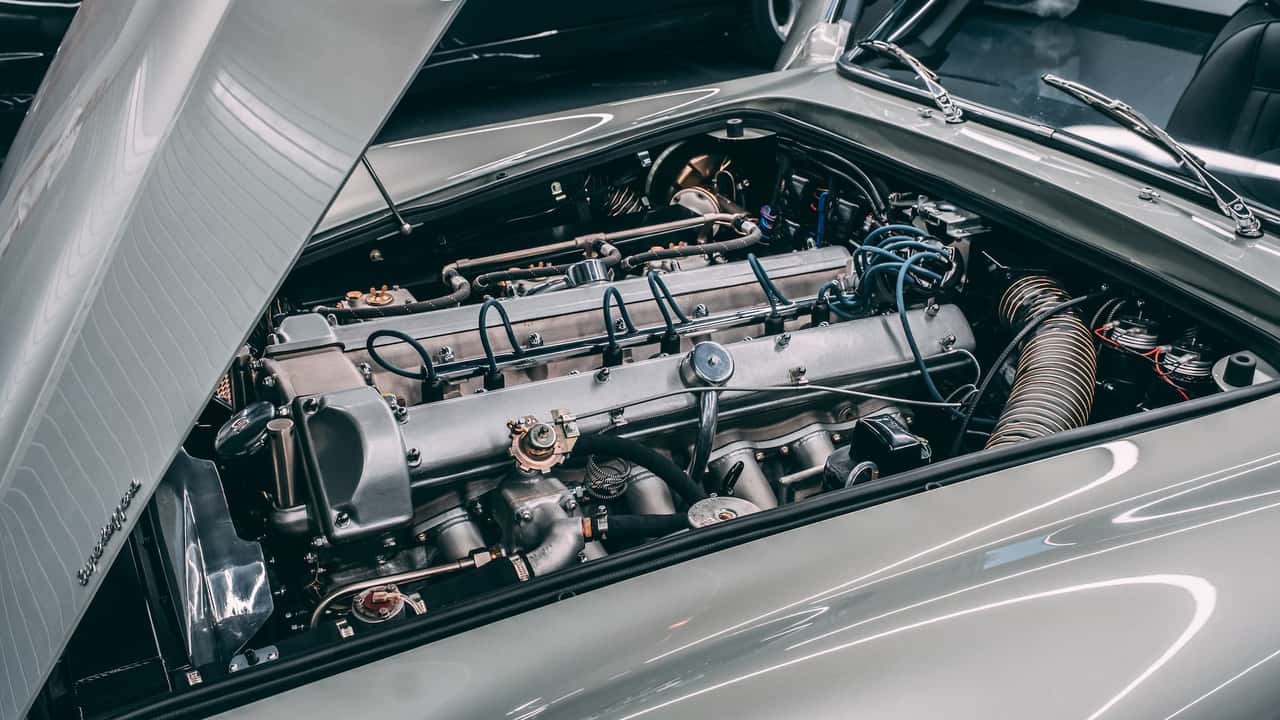 James Bond Aston Martin DB5 Restomod Drive