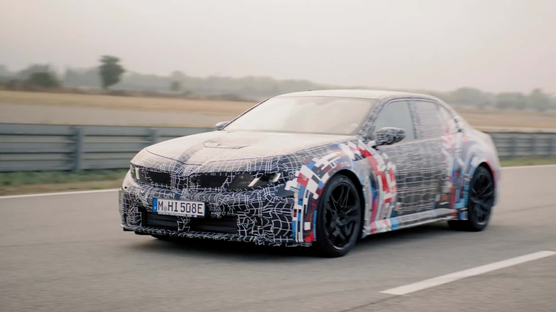 Pist Ruhunu Elektrikle Yeniden Tanımlamak: Dört Motorlu Elektrikli BMW M3 Sınırları Zorluyor