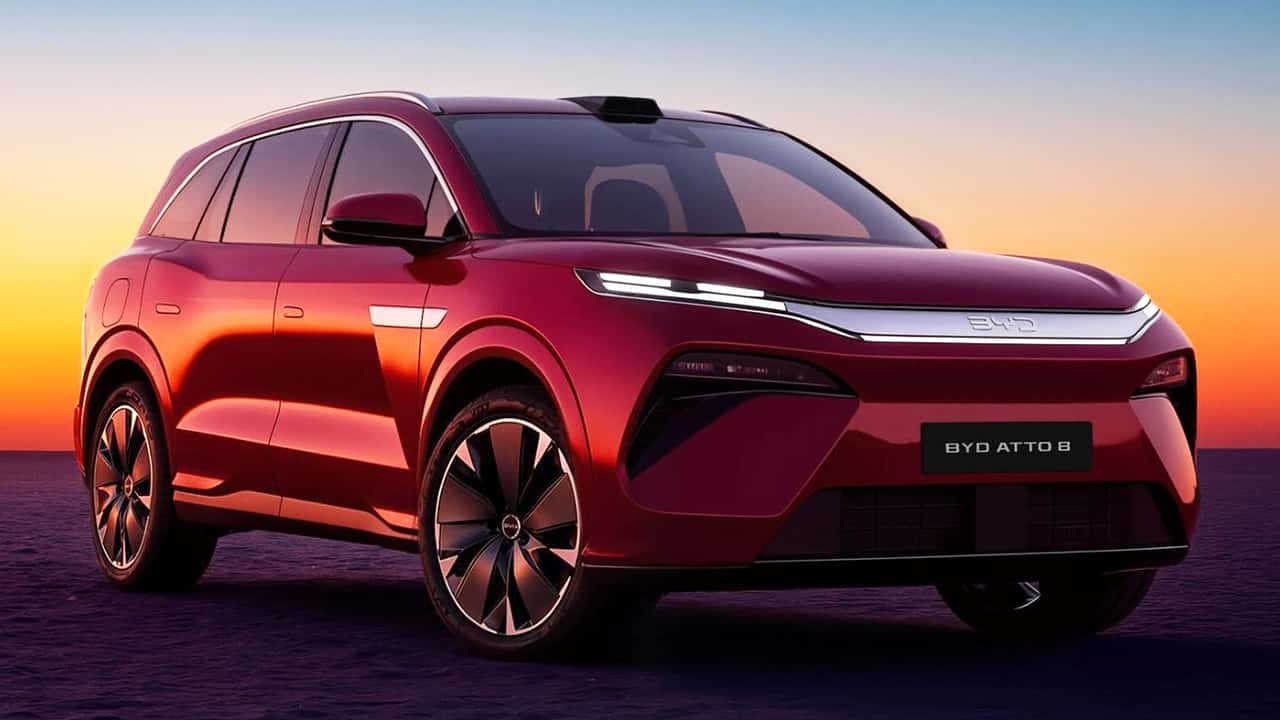 El nuevo SUV de 7 plazas de BYD debuta en París: así es el Atto 8