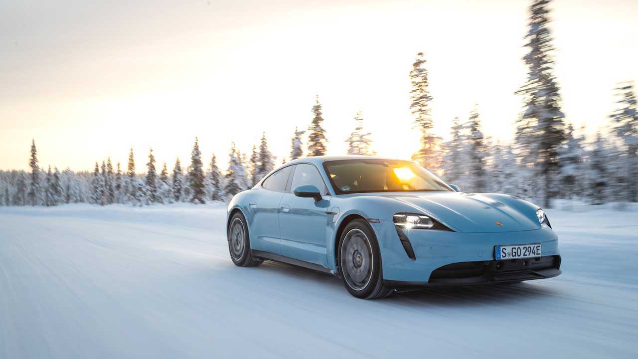 Porsche Taycan 4S 2020 sobre hielo