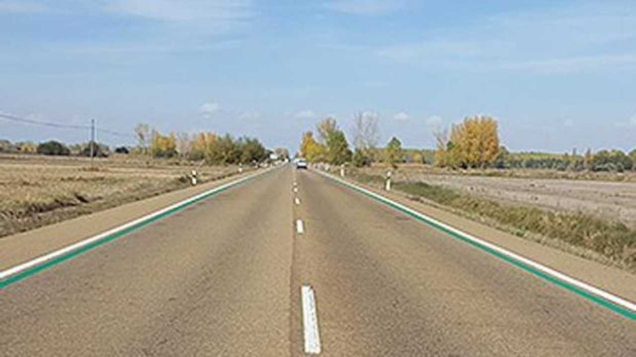 Líneas verdes en carreteras secundarias